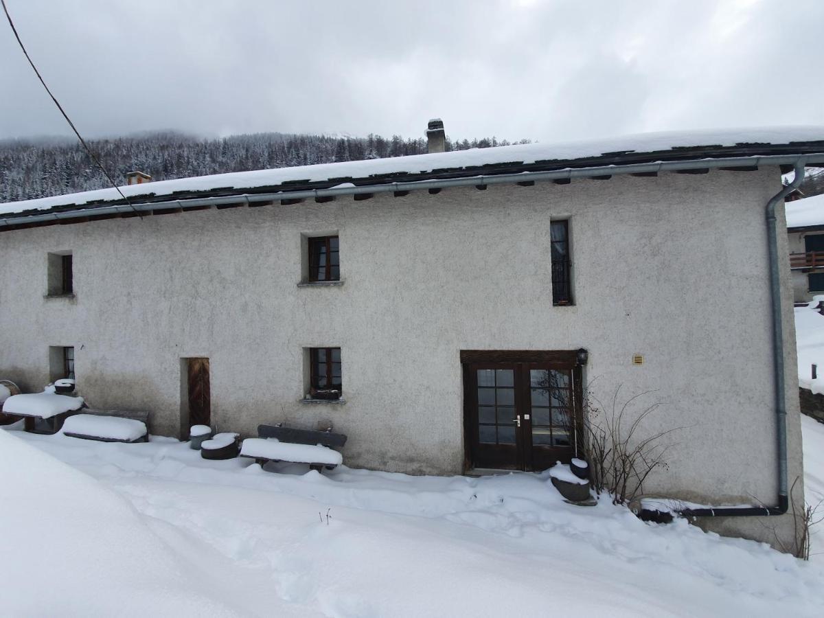Bourg-Saint-Pierre : Le Cachet D'Antan Apartment Exterior photo